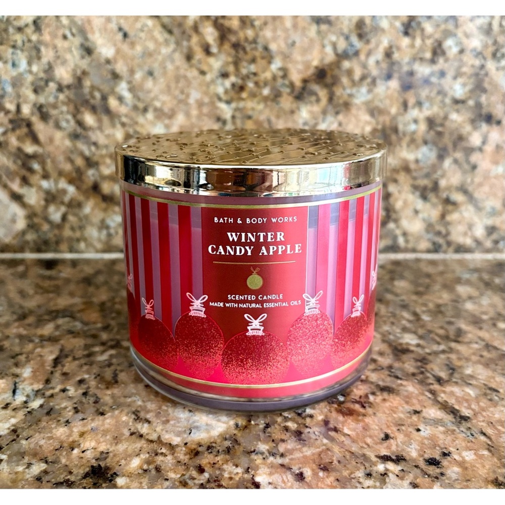 🆕 Holiday candle 😍